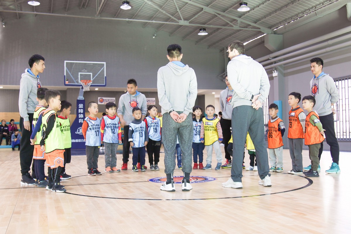 为什么篮球教练要不断改进训练方法_0